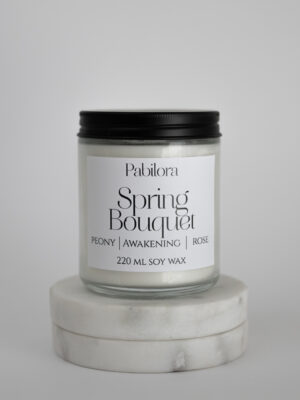 Pabilora Spring Bouquet scented candle featuring peony, rose, juicy apple, and a warm base of amber and musk.