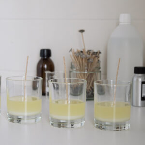 Proceso de fabricación de velas naturales en casa